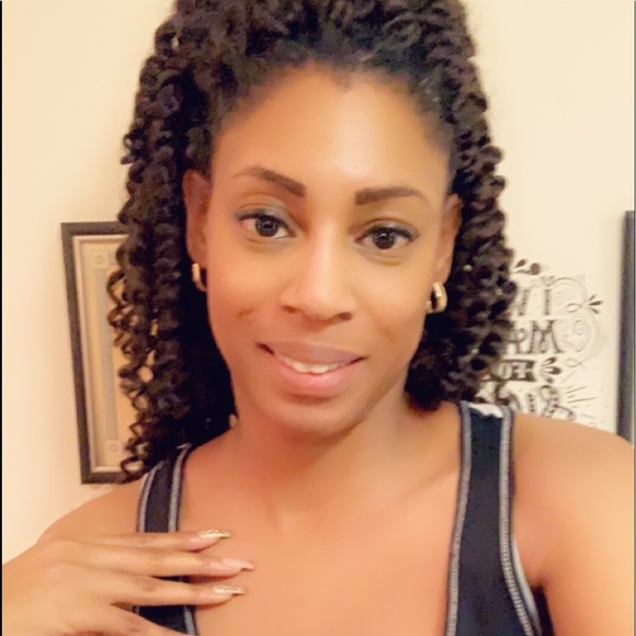 Meet your Posher, Denise - Picture 2 of 6